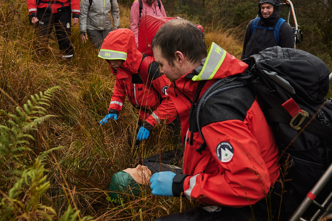 people on search & rescue training