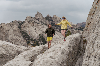 2 friends hiking