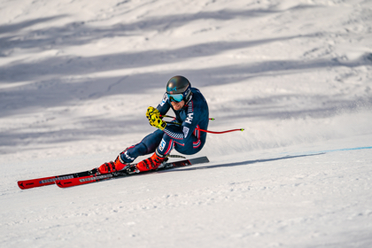 skiier racing