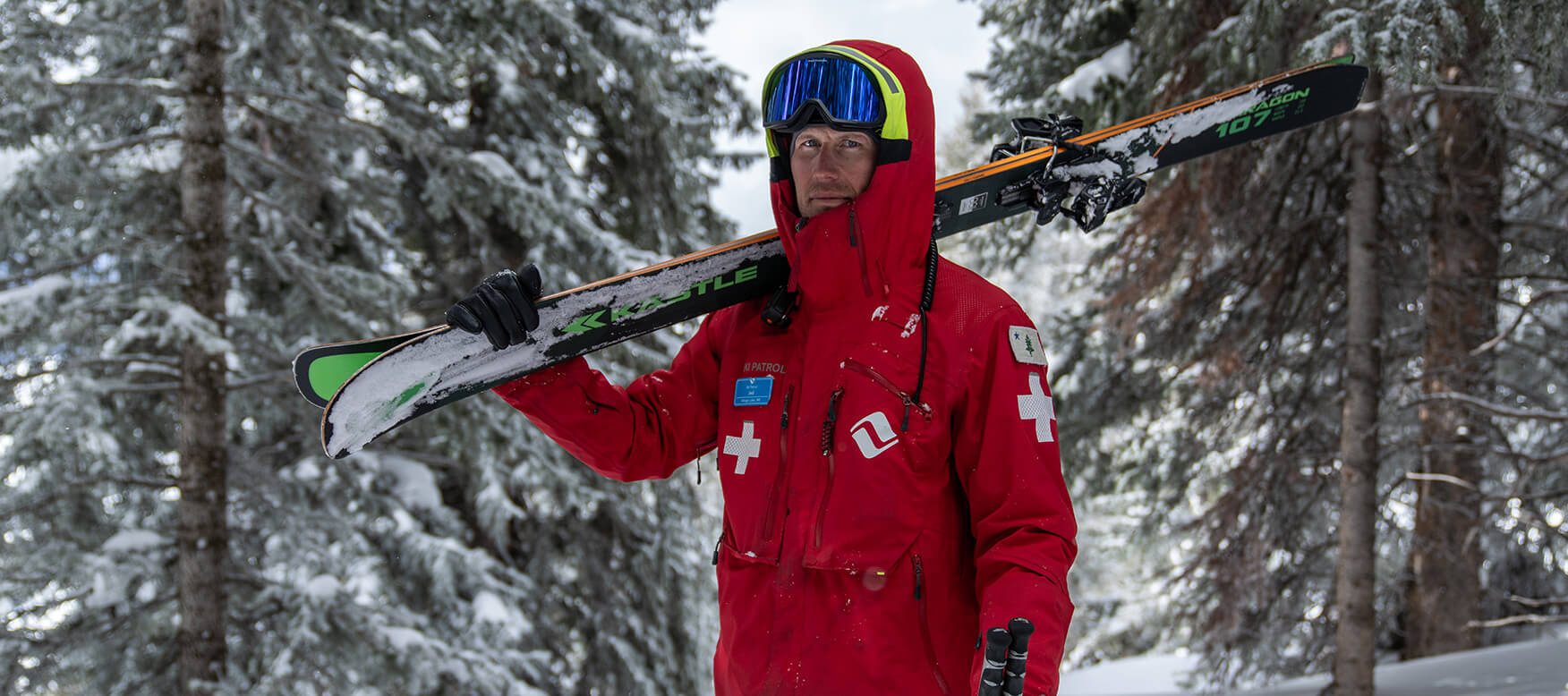 ski patroller carrying his skis