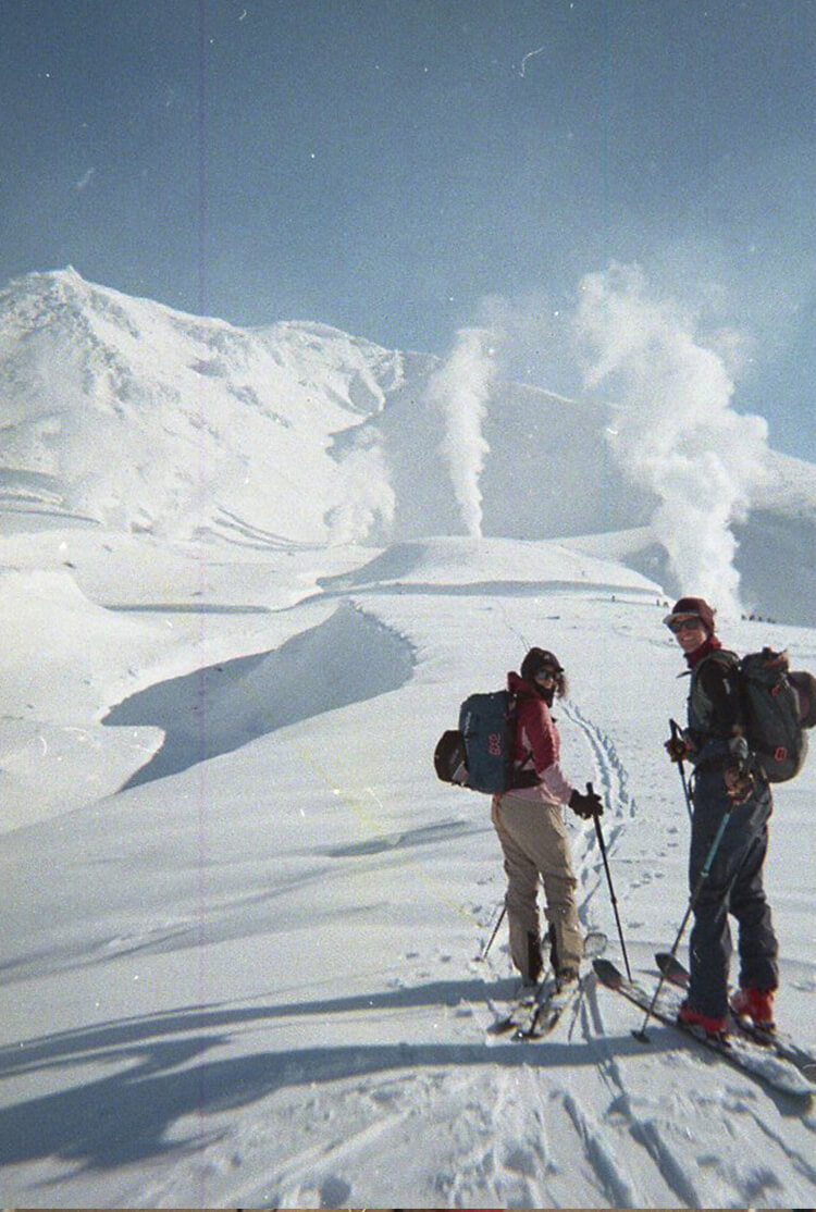 Two people ski touring